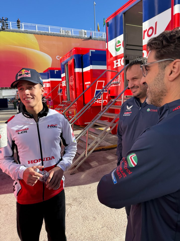 Ο Diogo Moreira χαρούμενος στο #motogpworldpaddock